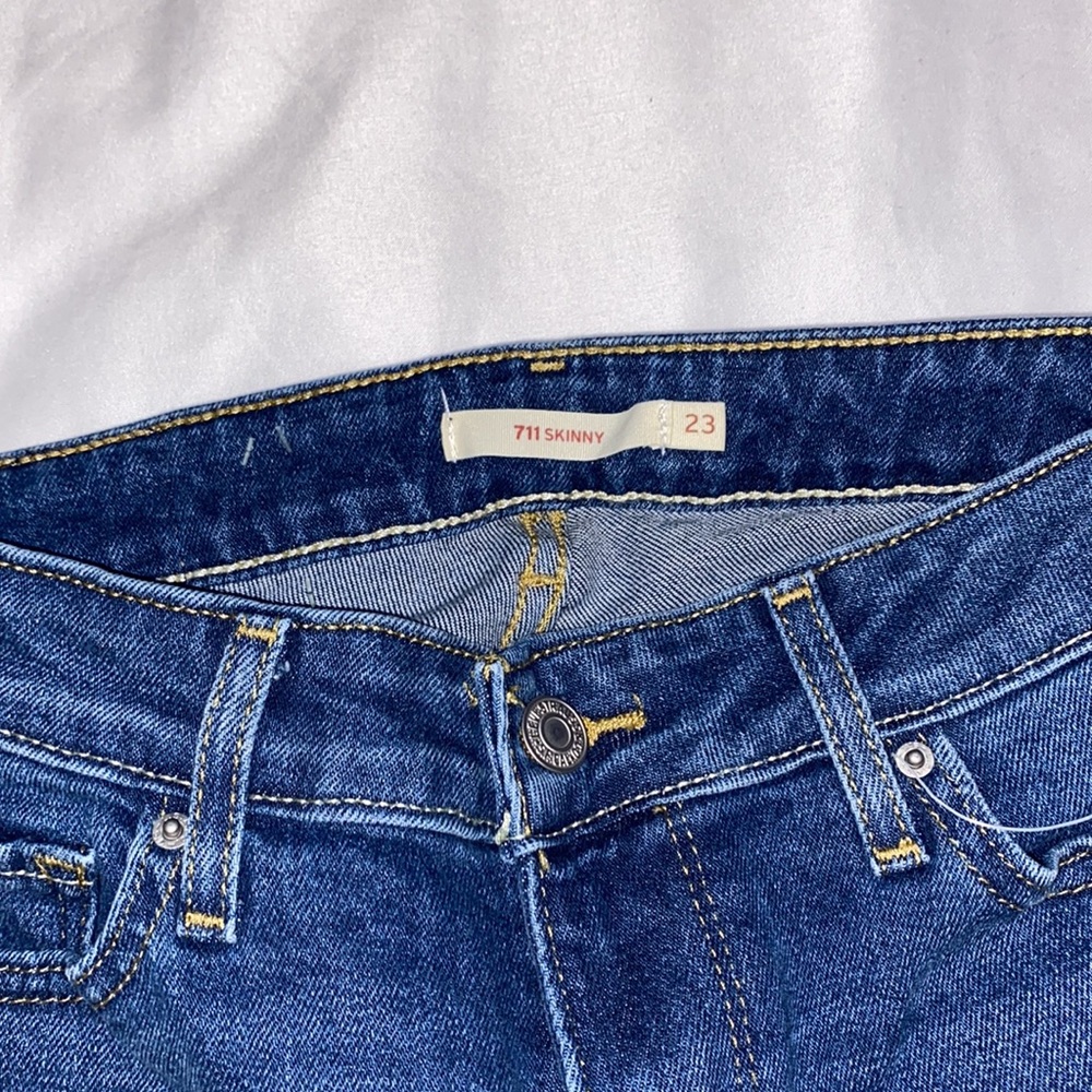 711 Levi’s skinny jeans. Size 23. - Picture 2 of 13